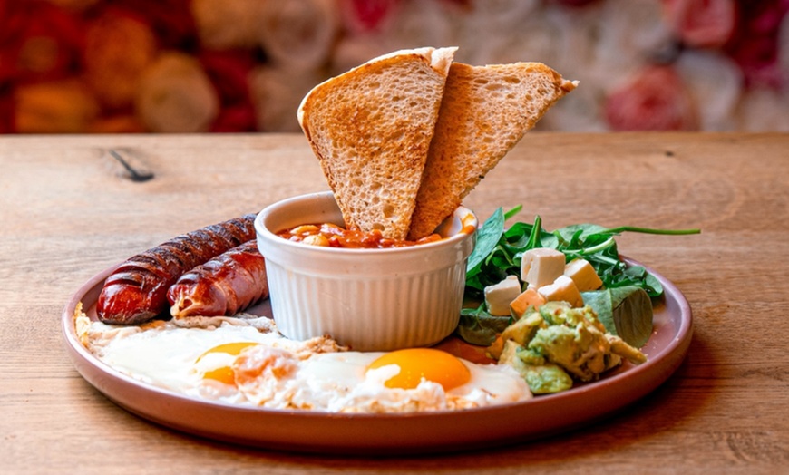 Image 1: Frühstück nach Wahl & Getränk für 1, 2 oder 4 Personen