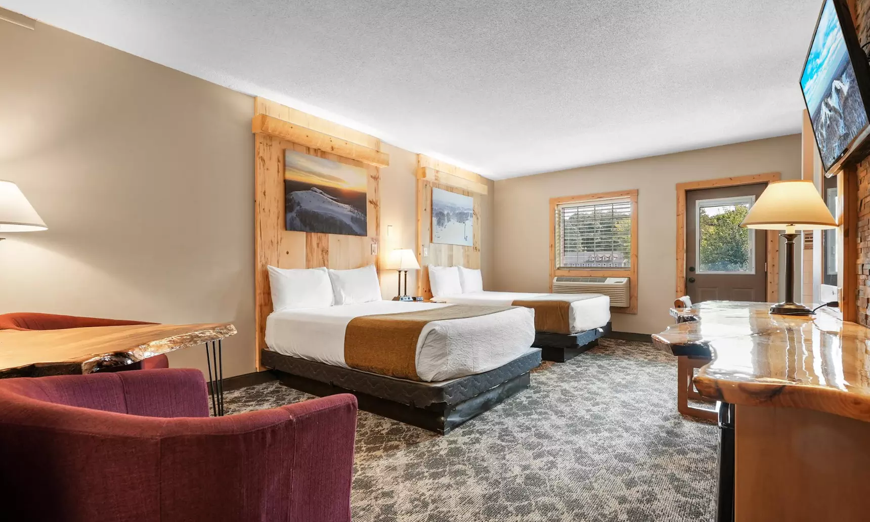 2 Days of Unlimited 9-Hole Golf & 1-Night Stay, for 2 people