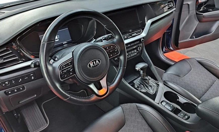 Image 10: Basic oder Premium PKW Innen- und Außenreinigung für 1 Fahrzeug