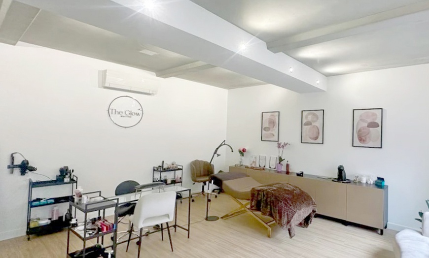 Image 1: Massage sur mesure avec massage crânien chez The Glow Beauty Bar