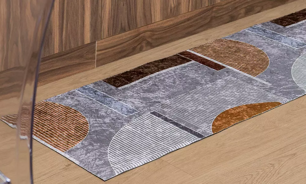 Rutschfester Teppichläufer in Samt-Optik mit geometrischen Muster