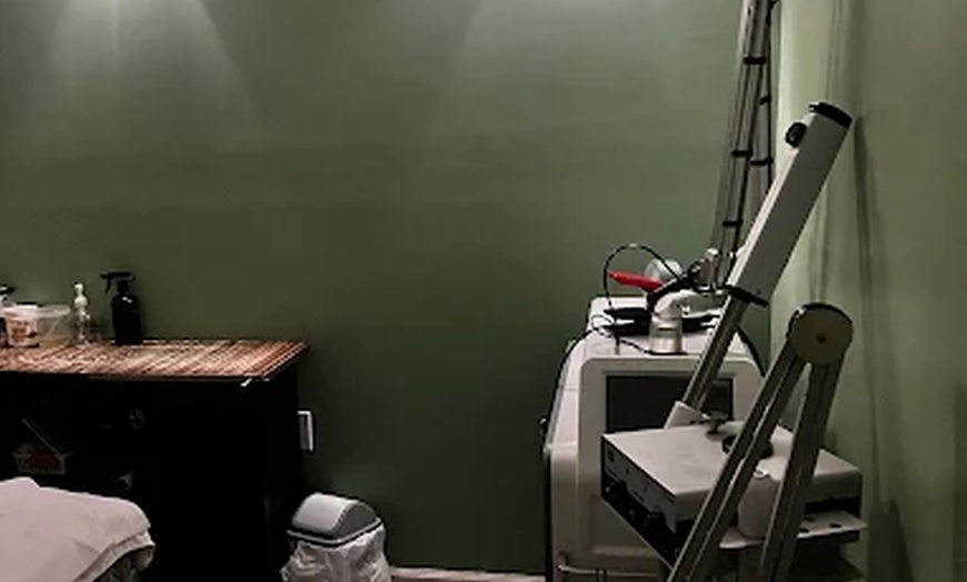 Image 4: 60-Minute Swedish or Deep-Tissue Massage or with Vepo Signature Facial