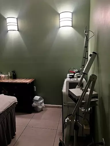 60-Minute Swedish or Deep-Tissue Massage or with Vepo Signature Facial