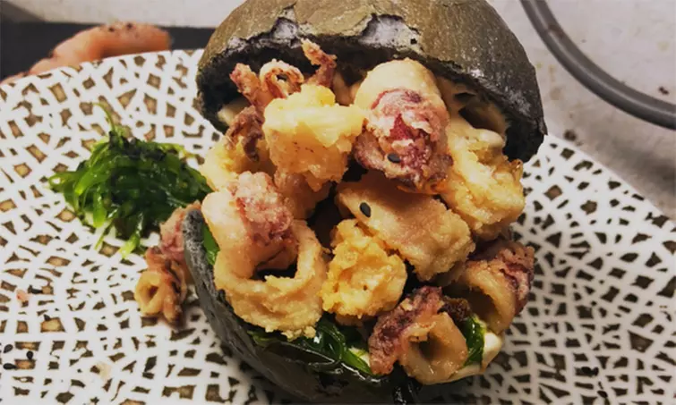 Menú para 2 o 4 con entrantes, principales, postres y bebidas