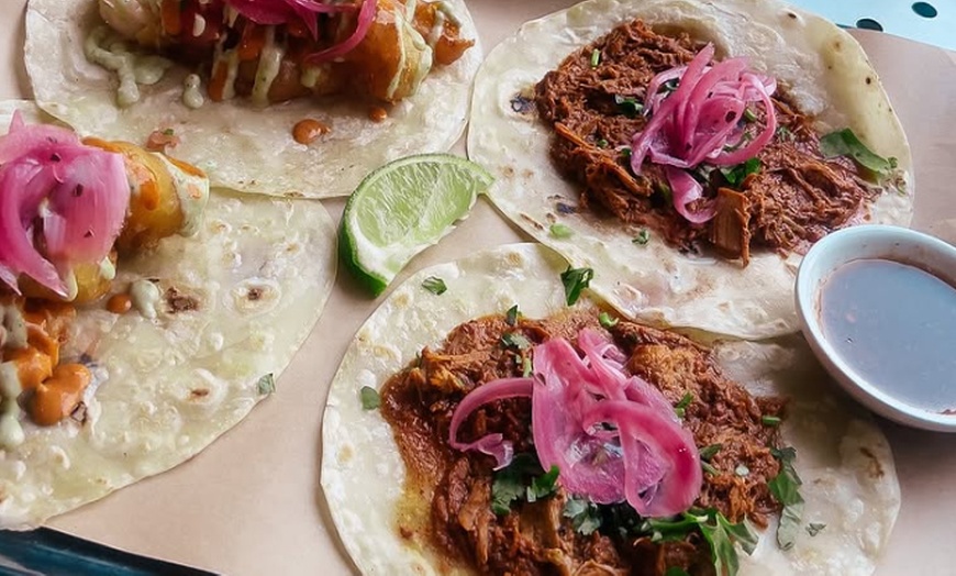 Image 1: Je 2 Tacos und 1 Getränk nach Wahl für 1 bis 4 Personen