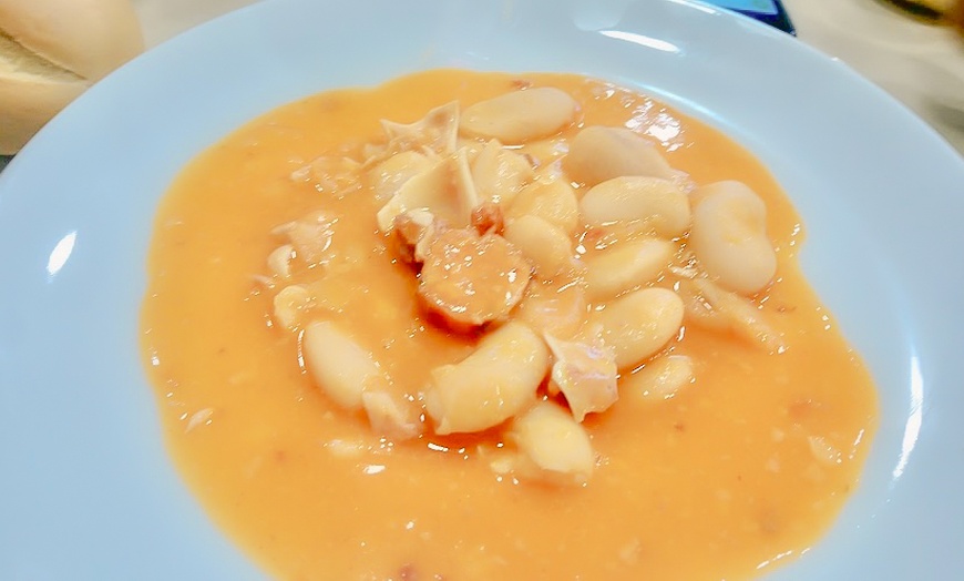 Image 6: Menú de cochinillo para 2 o 4 personas con entrante, postre y bebida