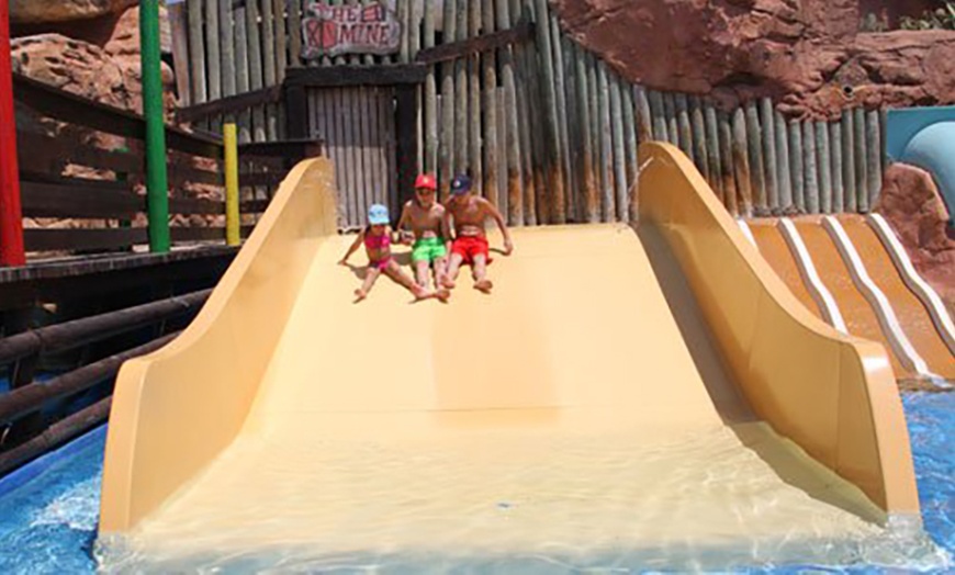 Image 17: Entrada al Western Water Park para todas las edades
