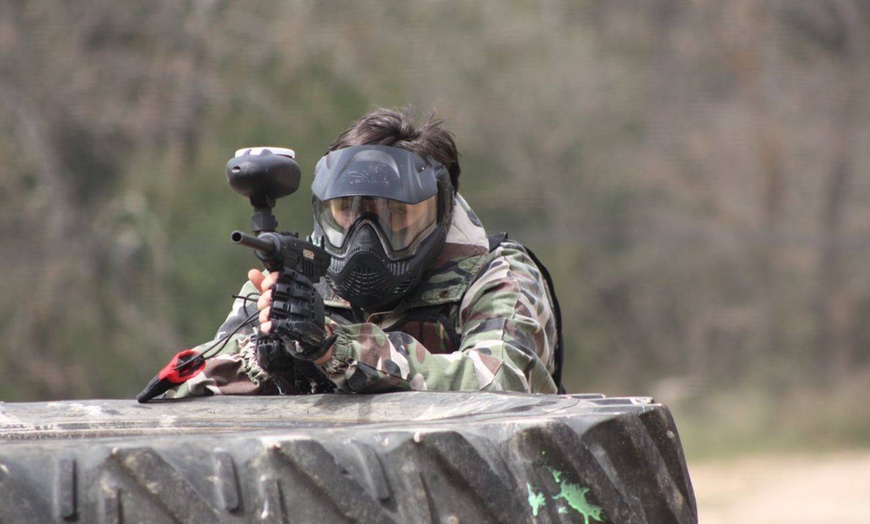 Image 4: Paintball en pleine nature avec 500 billes sur 6 terrains extérieurs