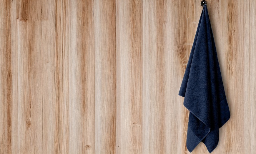 Image 9: Pack of Four Egyptian Cotton 550gsm Bath Towels
