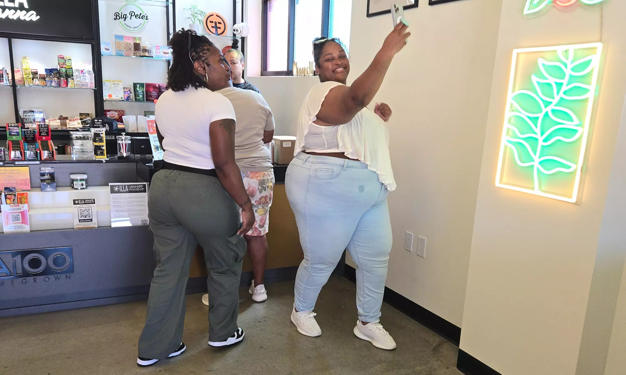 Self-Guided Hood Tour LA – Car Pass for 3 or 6 Guests 