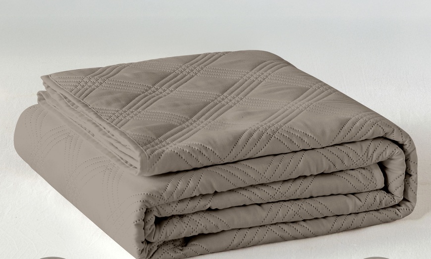 Image 8: Birmingham Satin Double Bed Quilt