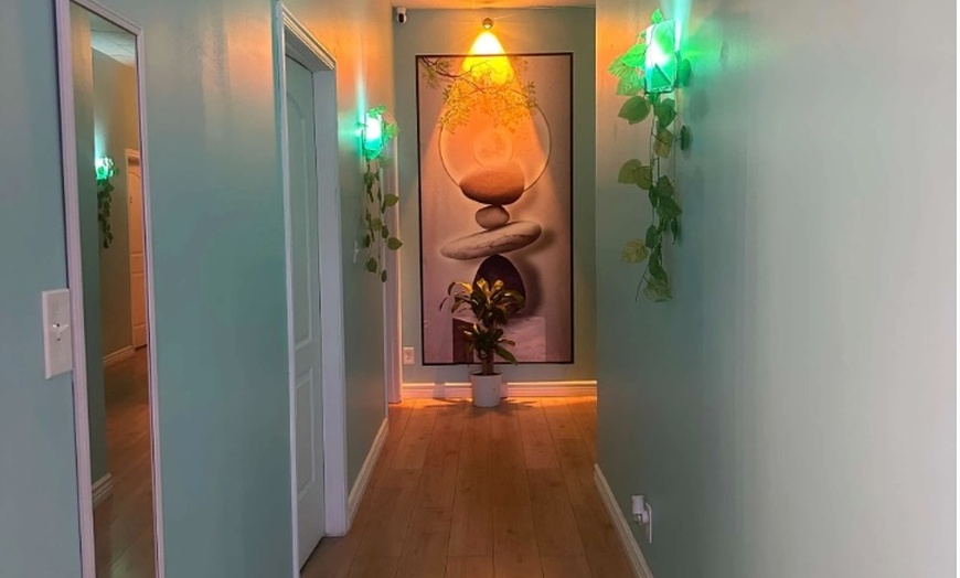 Image 4: Up to 50% Off on Hot Stone Massage at U.mi massage