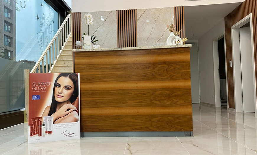 Image 4: 60 Min. Korean Skincare optional mit  Ampulle und LED-Lichttherapie