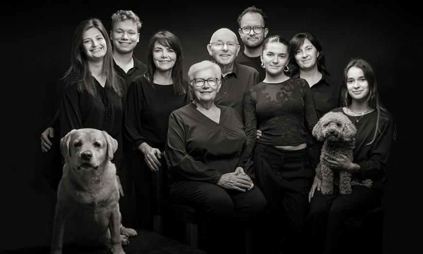 Image 5: Professionele groepsfotoshoot tot 15 personen in huiselijke studio