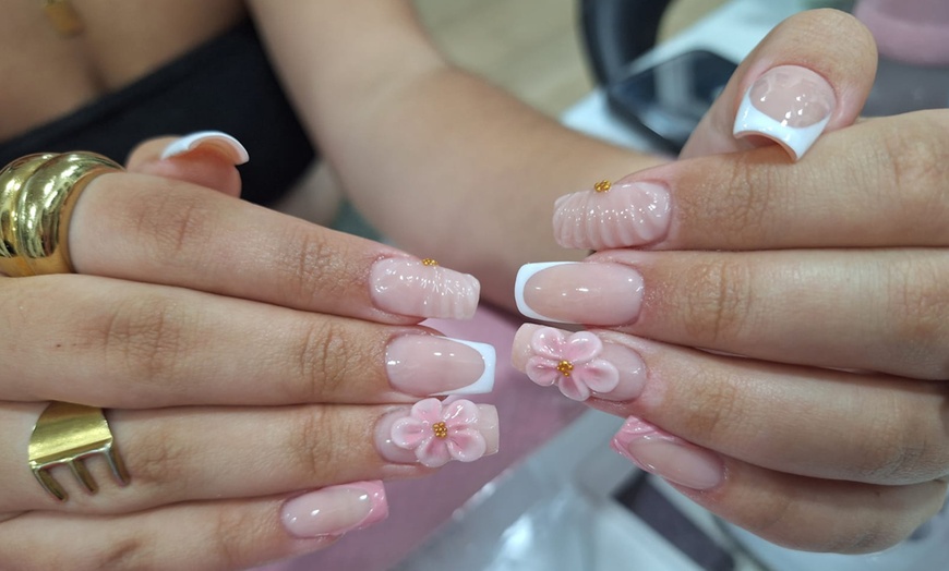 Image 4: 1 o 3 sesiones de manicura y/o pedicura convencional o semipermanente