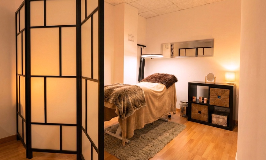 Image 2: Masaje con técnica a elegir de 45 o 60 minutos para 1 persona