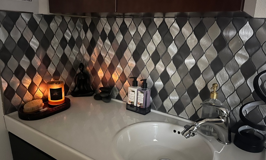 Image 3: 60 or 90-Min Couples Swedish or Deep Tissue Massage