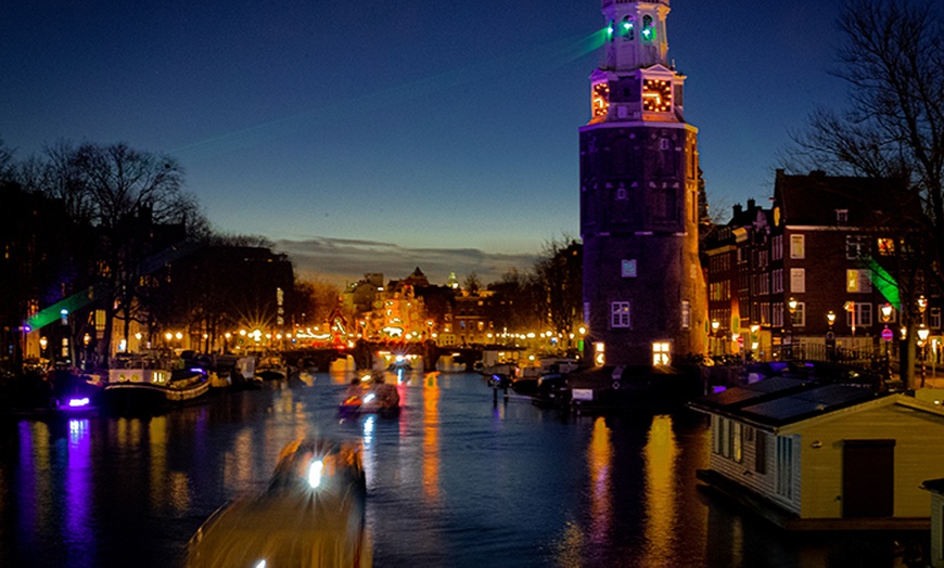 Image 9: Naviguez sur les canaux illuminés au Festival des lumières d'Amsterdam