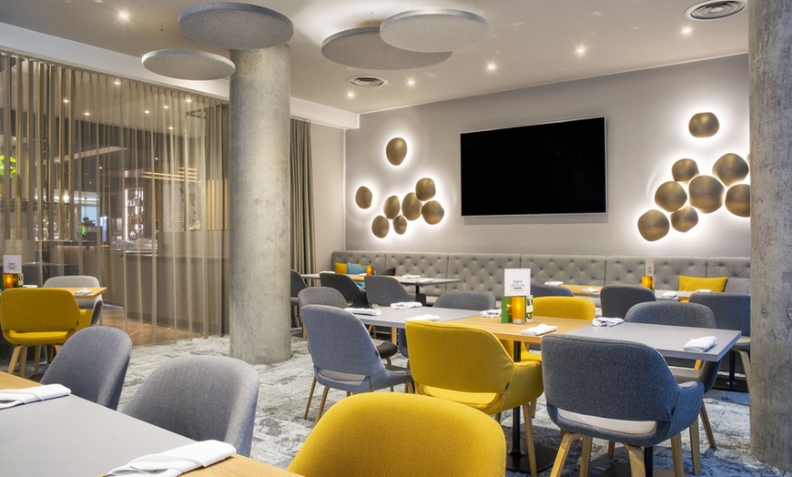 Image 4: Zur Abholung: Weihnachtsgans für 4 Personen inkl. Wein und Beilagen