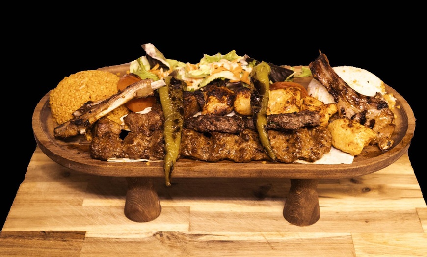 Image 8: Grillades mixtes à partager dans un steakhouse chaleureux