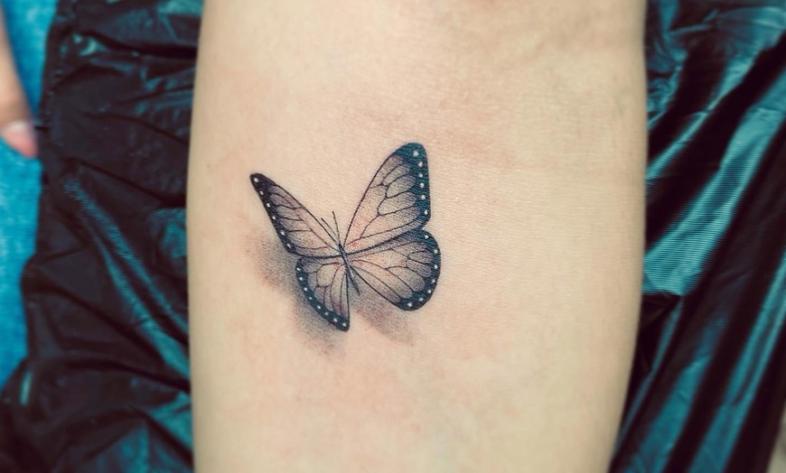 Image 8: 1 kleines oder mittelgroßes Tattoo oder kleines Partnertattoo