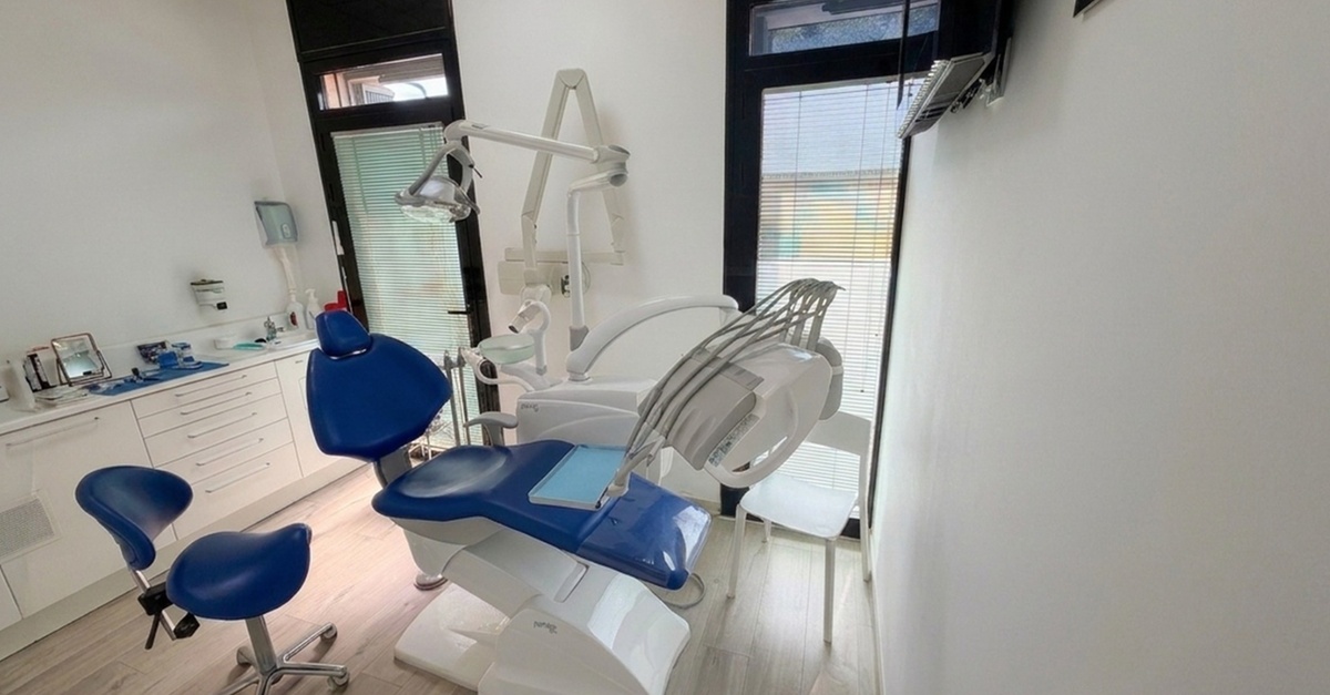 Limpieza y blanqueamiento dental con revisión en Barcelona