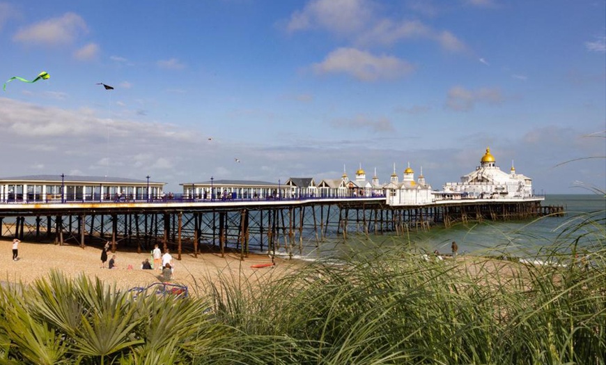 Image 15: Eastbourne: Standard Double Room for Two with Breakfast