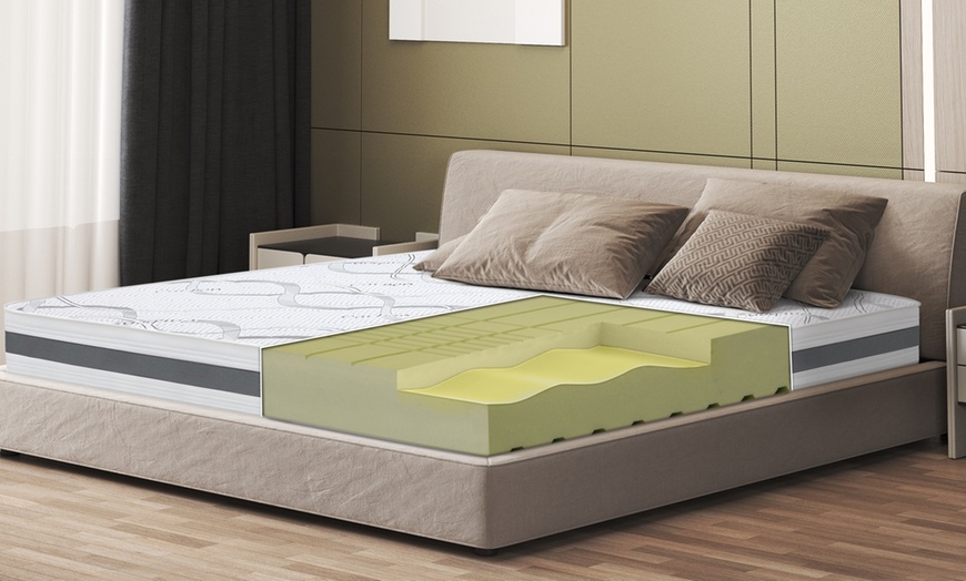 Image 2: Colchón de espuma expandida con agua, de The White Stone