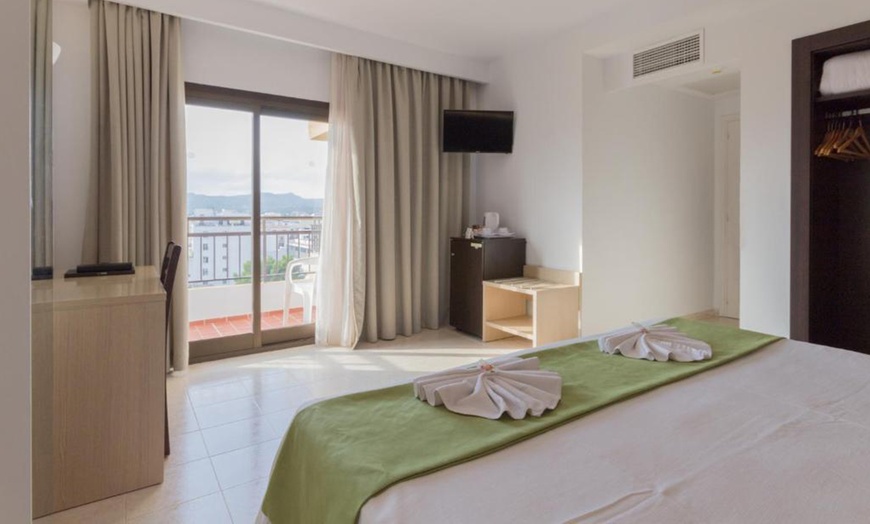 Image 4: ✈ Ibiza: Volo diretto più 7 notti in hotel con pagamento in 3 rate