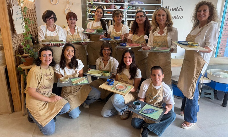 Image 8: Taller de cerámica con vermut y patatas bravas o iniciación creativa