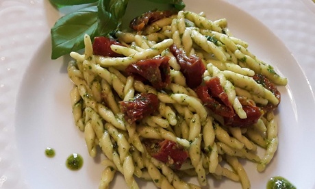 Menu di terra da 3 o 4 portate con vino per 2 persone alla Trattoria dei Pescatori (sconto fino a 53%)