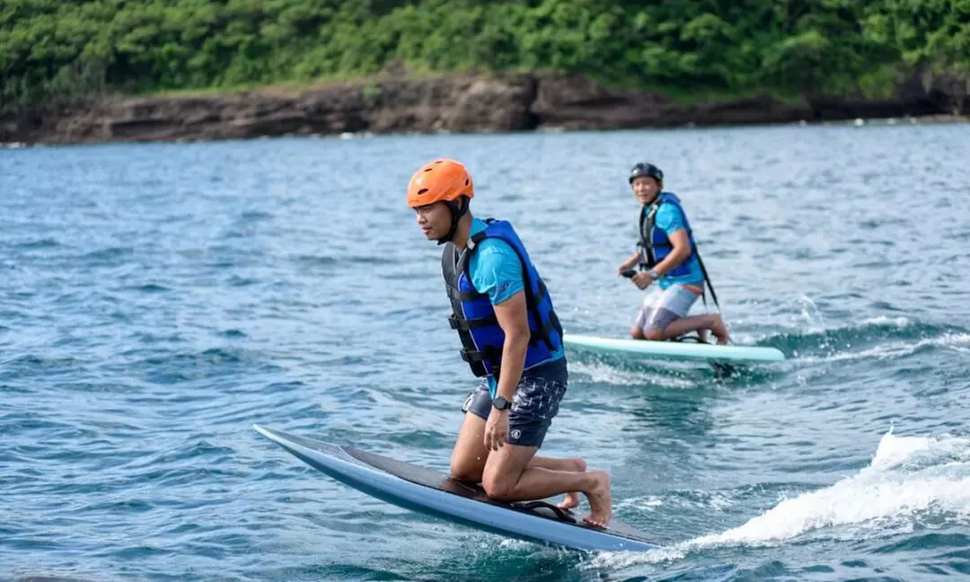 60- or 120-Minutes eFoil Session for One Person with Board Rental