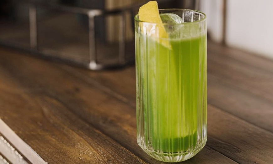 Image 4: Cocktail nach Wahl inkl. Knabberzeug für bis zu 4 Personen