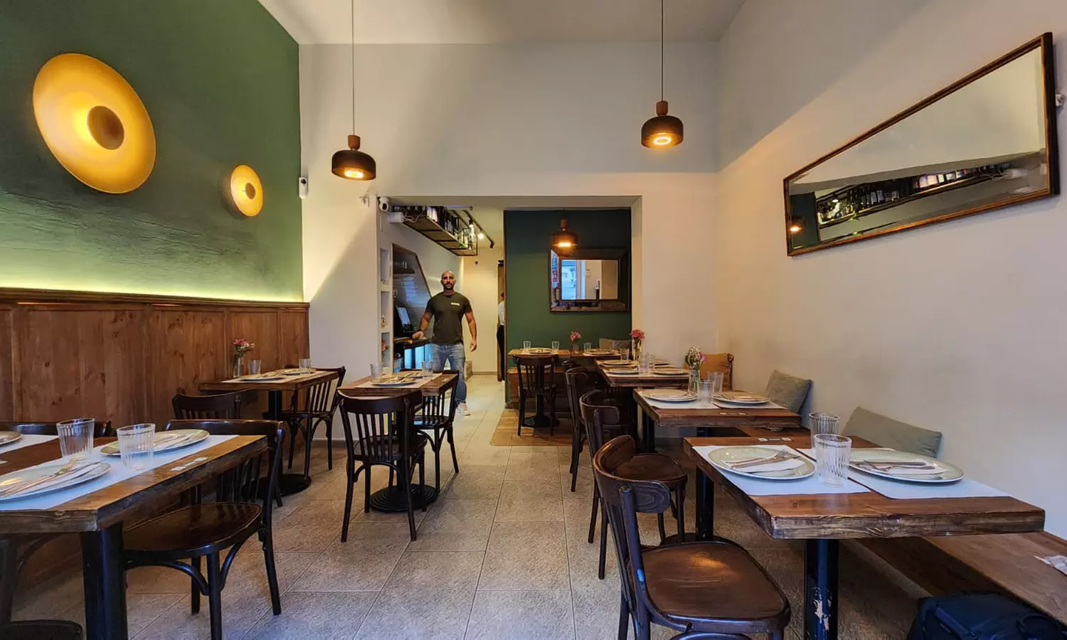 Menú para 2 o 4 con entrante, principal, bebida y opción a postre