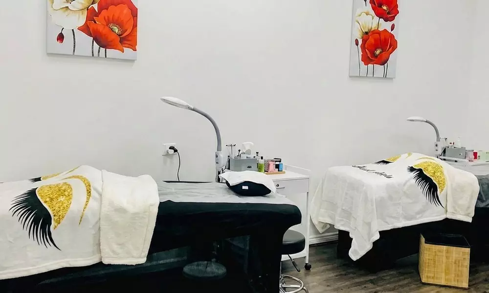 Achieve Your Dream Lashes with Hybrid or Russian Volume Lash Extension