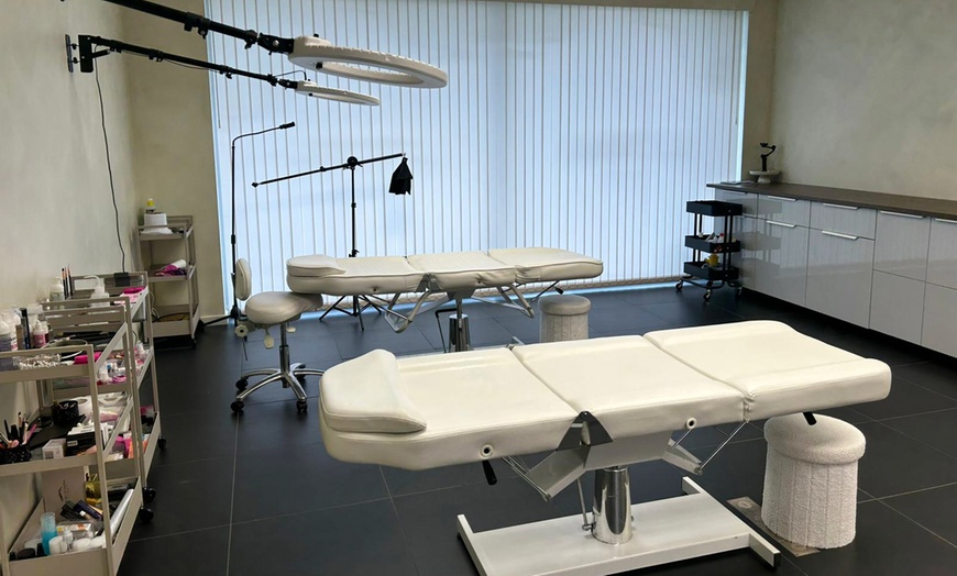 Image 2: Subtiele oogmake-up en perfecte wenkbrauwen dankzij Luxima technieken