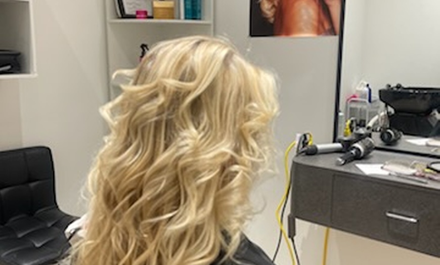 Image 4: Achieve a New Look with Haircut, Conditioning, Highlight Options! 