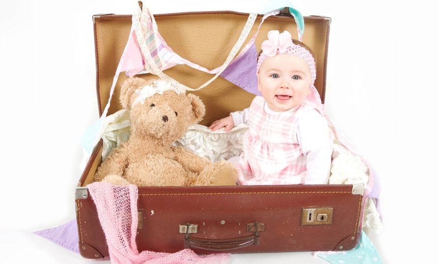 Image 2: Family Photoshoot with Prints