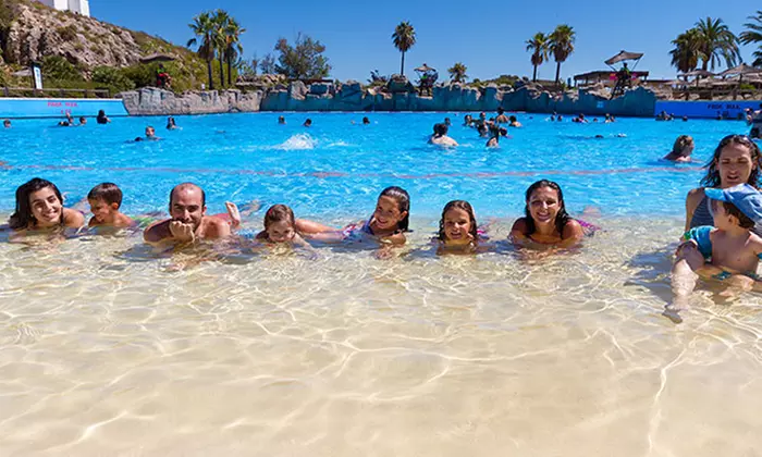 ¡Diversión a remojo! Entrada a Aquópolis Cullera para júnior o adulto