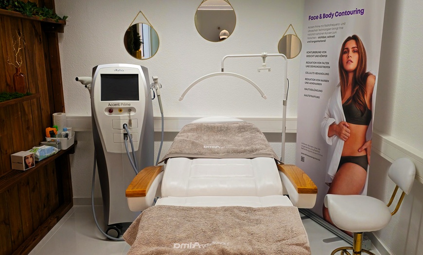 Image 2: Microneedling für das Gesicht inkl. Hyaluron & opt. Maske für 1 Person