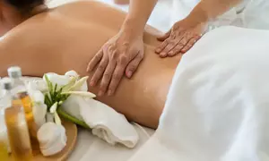 50 Min. brasilianische Lymphdrainage inkl. Massage für straffere Haut - für 1 Person (bis zu 46% sparen)