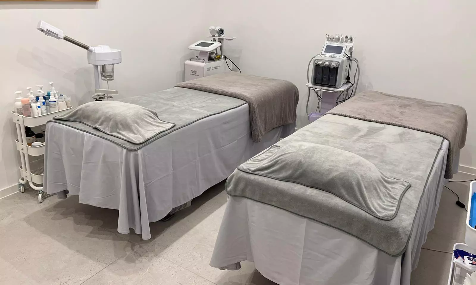 Gesichtsreinigung, opt. Aqua-Facial / Feuchtigkeitspflege für 1 Person