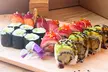 ¡Directos a Japón! Mix de 10, 24 o 30 piezas de sushi con bebida para 2 o más personas, ahorra hasta un 47% - Second Medium