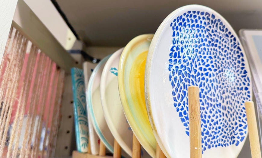 Image 13: Taller de pintura en cerámica con bebida para 1, 2 o 4 personas