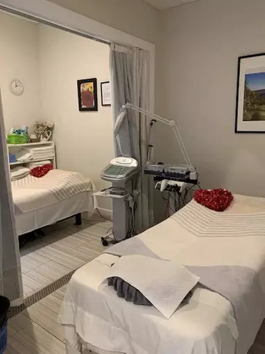 “Rest & Recover: 60‑Min Swedish or Deep‑Tissue Massage + Aromatherapy