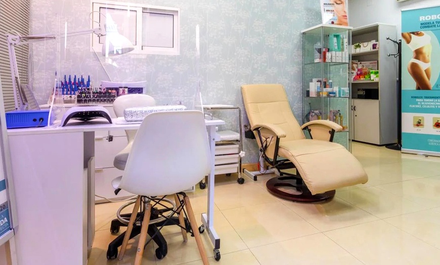 Image 2: 1, 2 o 4 sesiones de radiofrecuencia facial con higiene suave