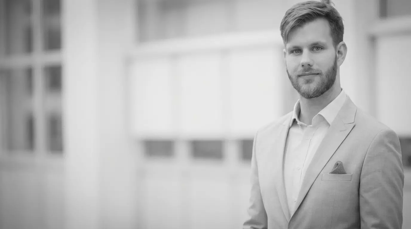 30 Min. Bewerbungsfotos-Fotoshooting mit 4 Bildern & ein Geschenk