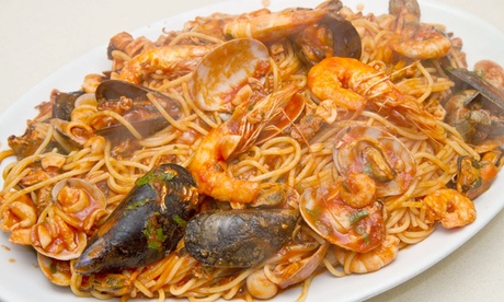 Menu con 1 o 2 kg di spaghetti allo scoglio, dolce e calice di vino al ristorante Mi Vida (sconto fino a 65%)
