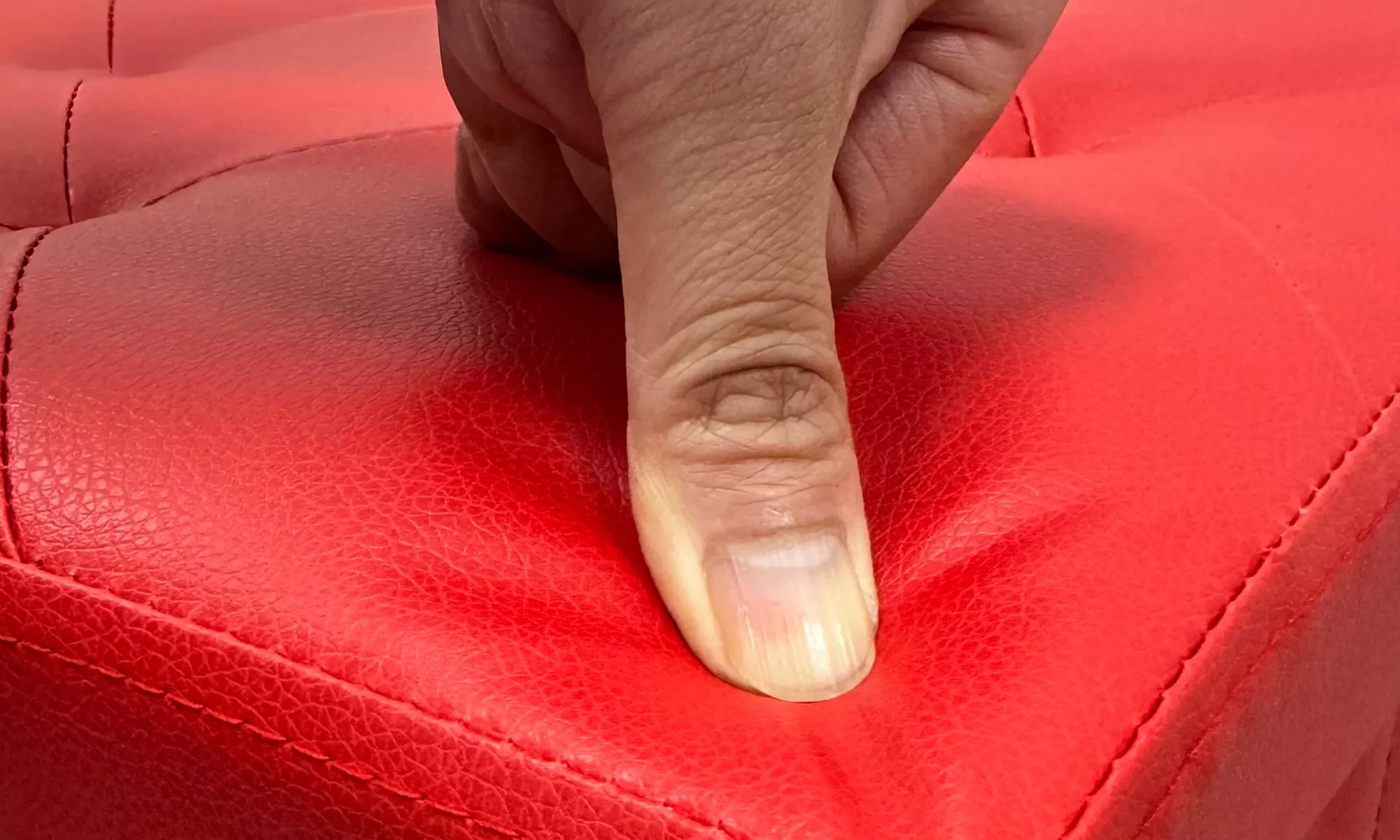 Puf cuadrado en ecopiel con almacenamiento