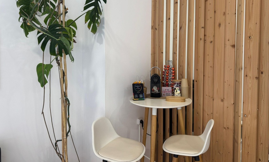 Image 9: 1 o 2 sesiones de manicura y/o pedicura con esmaltado semipermanente